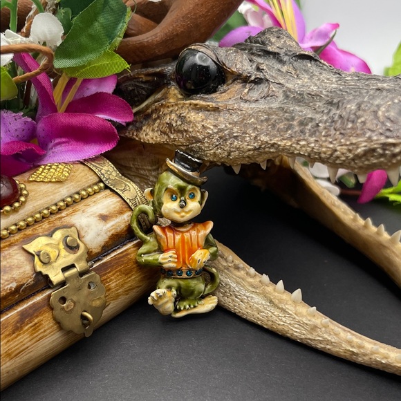 HAR Jewelry - HAR monkey brooch vintage 🔥
